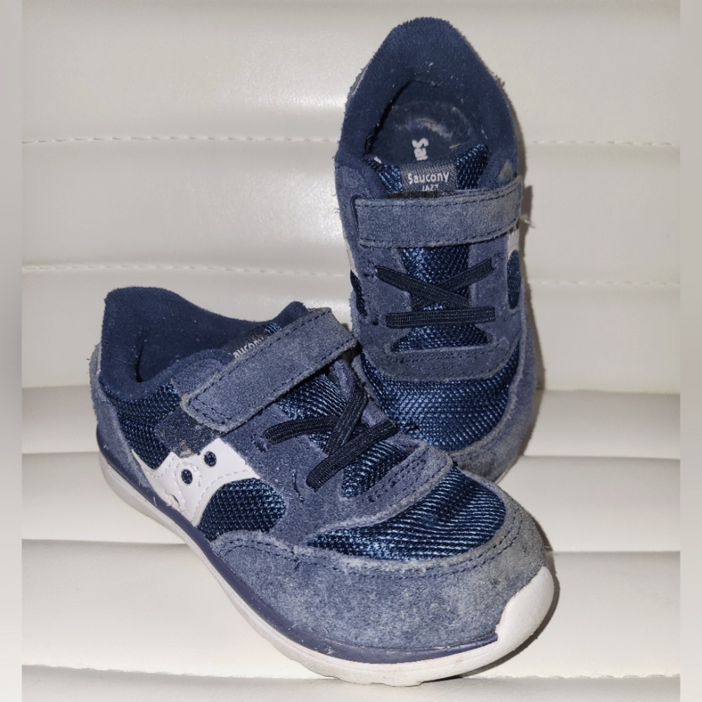 Kid's Shoes: Size 7.5, Saucony